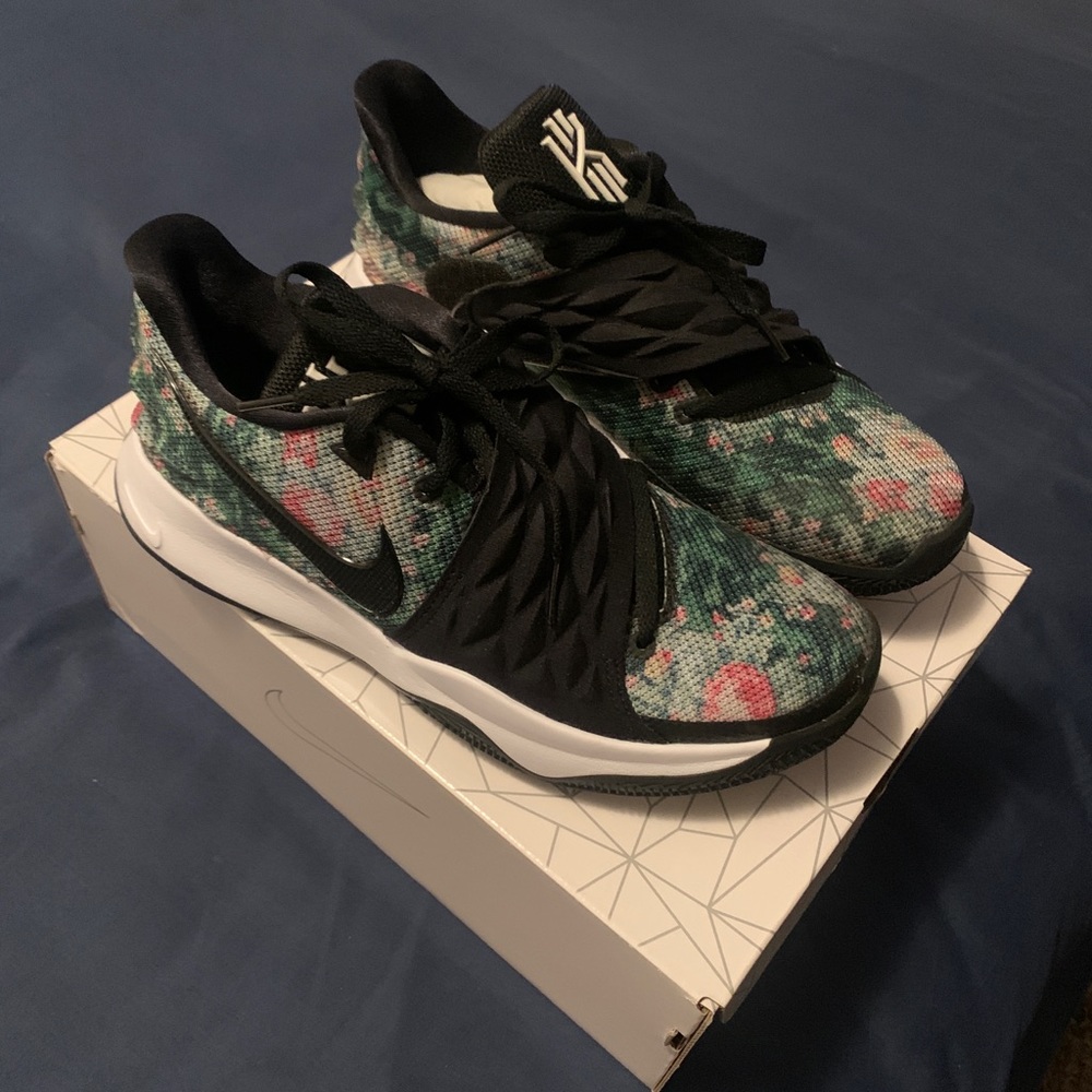 Kyrie floral shoes 9.5